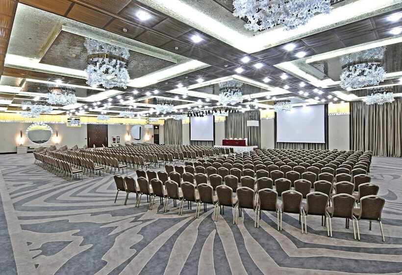 Отель Crowne Plaza Bursa Convention Center & Thermal Spa, An Ihg