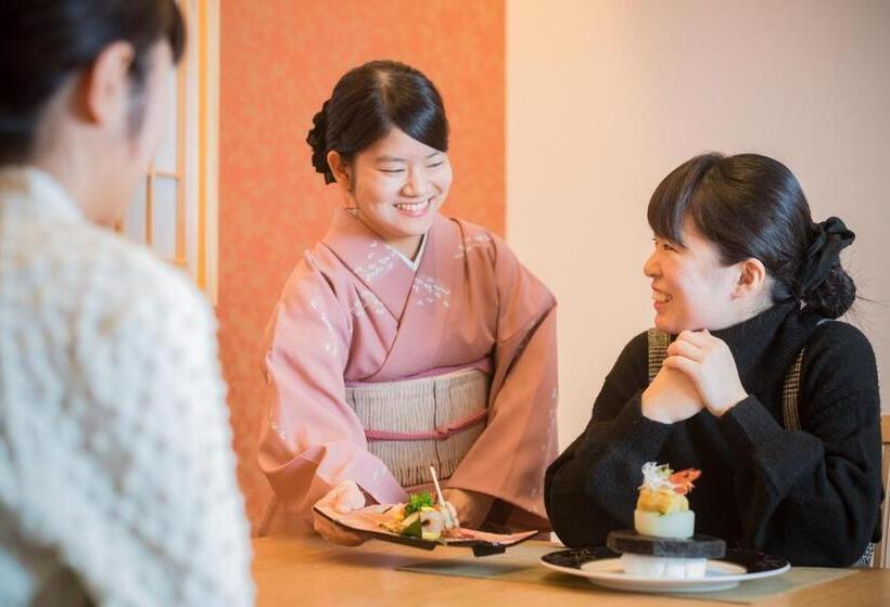 Hotel Dogo Onsen Yachiyo 道後温泉八千代