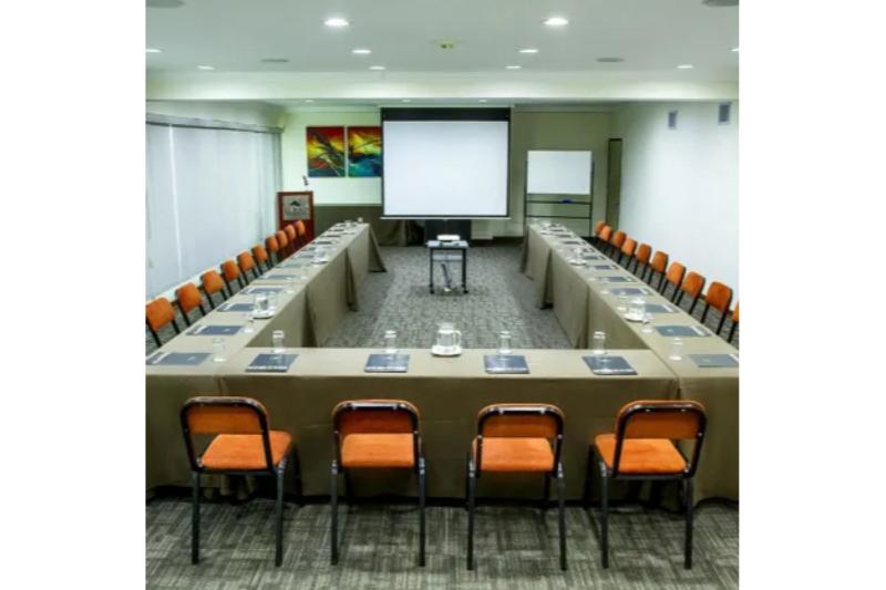 El Polo Apart Hotel & Suites