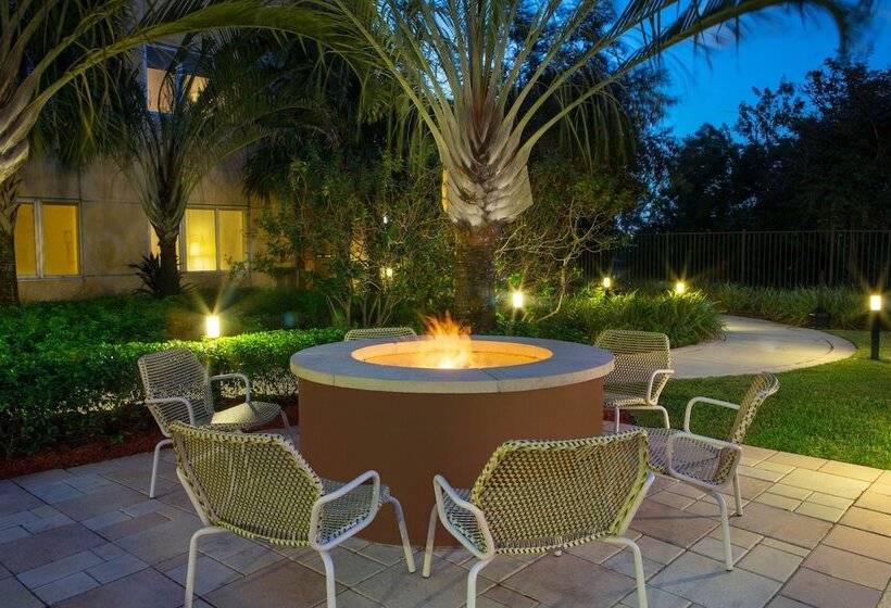 בית מלון כפרי Element Miami International Airport