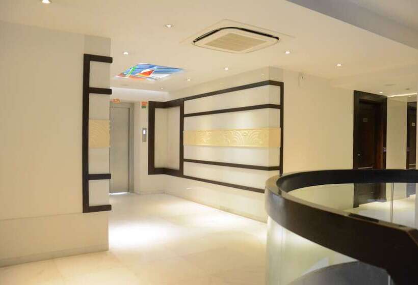 ホテル Godwin Deluxe  Near New Delhi Railway Station   Paharganj