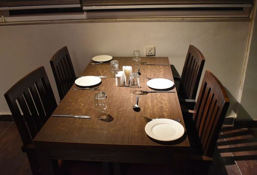 ホテル Godwin Deluxe  Near New Delhi Railway Station   Paharganj