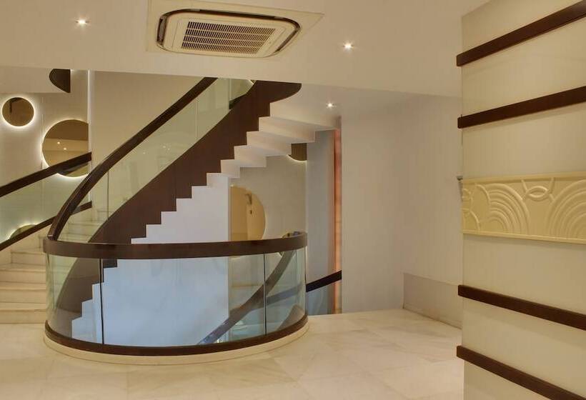 ホテル Godwin Deluxe  Near New Delhi Railway Station   Paharganj