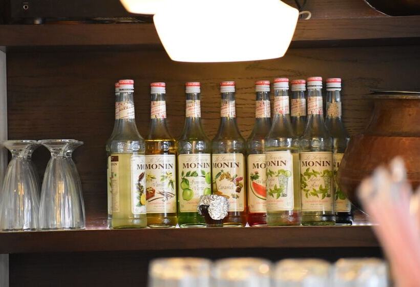 ホテル Godwin Deluxe  Near New Delhi Railway Station   Paharganj