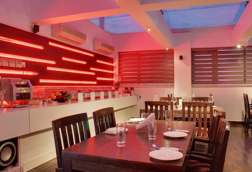 ホテル Godwin Deluxe  Near New Delhi Railway Station   Paharganj