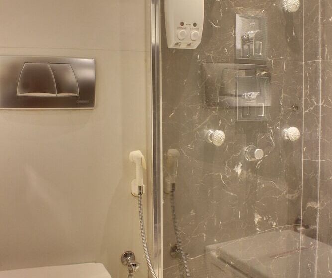 ホテル Godwin Deluxe  Near New Delhi Railway Station   Paharganj