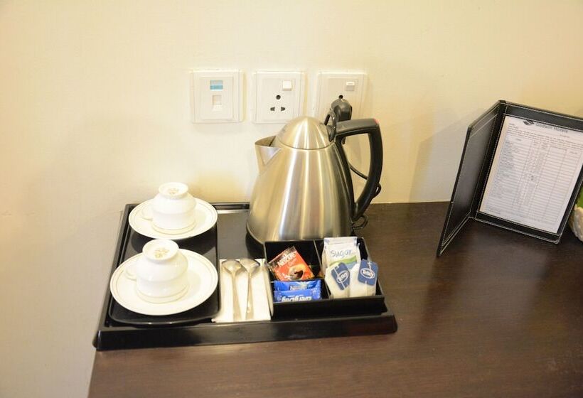 ホテル Godwin Deluxe  Near New Delhi Railway Station   Paharganj