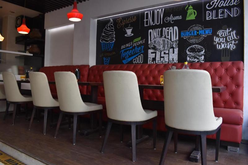 ホテル Godwin Deluxe  Near New Delhi Railway Station   Paharganj