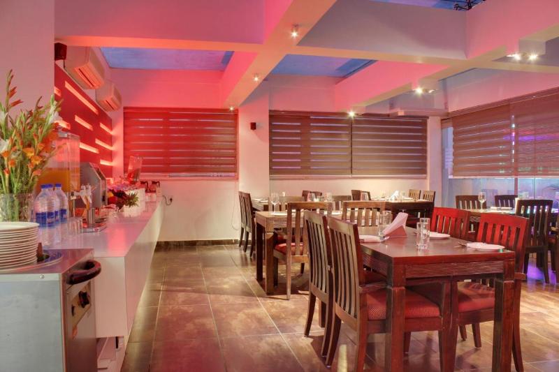 ホテル Godwin Deluxe  Near New Delhi Railway Station   Paharganj