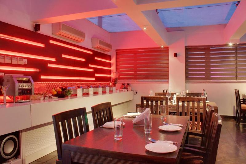 ホテル Godwin Deluxe  Near New Delhi Railway Station   Paharganj