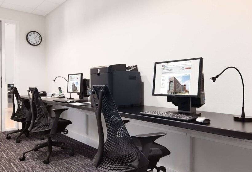 فندق Hilton Garden Inn Leiden