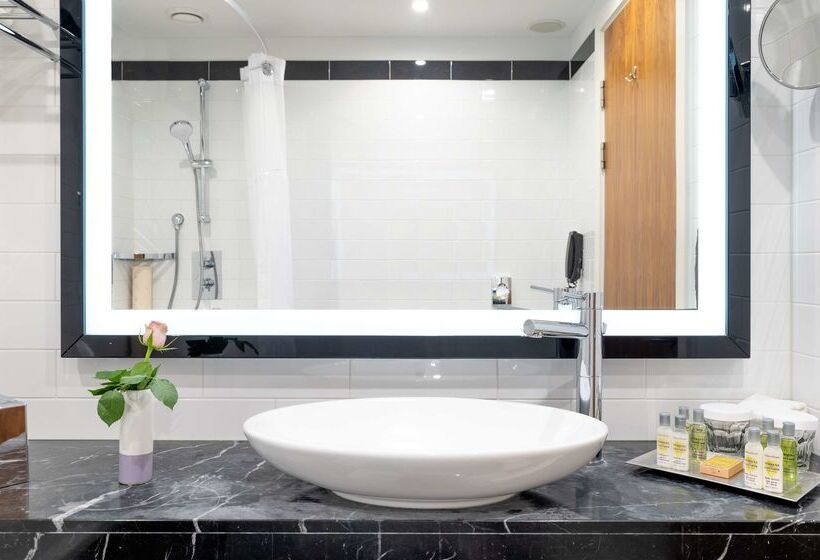 Отель Hilton London Wembley