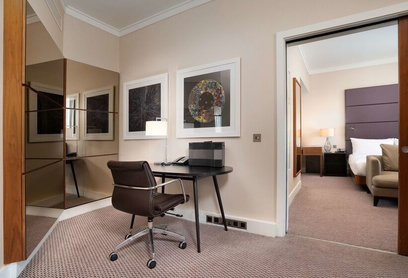 Отель Hilton London Wembley