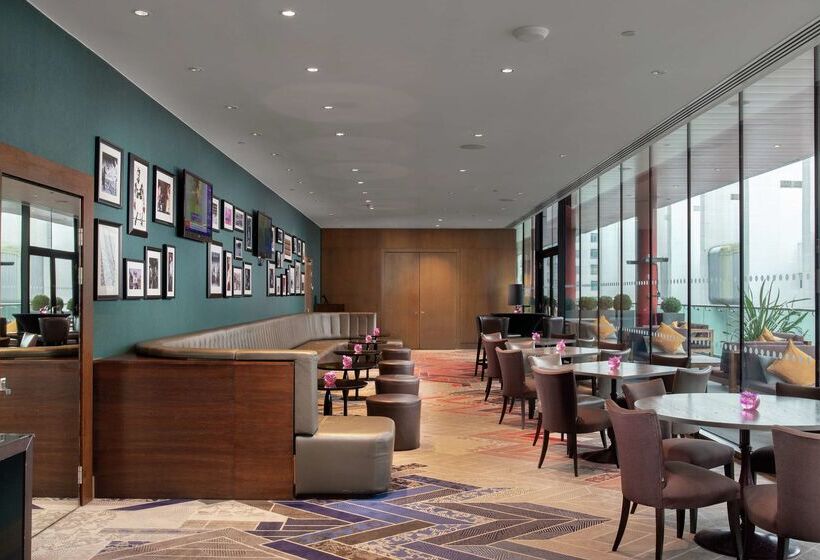 Отель Hilton London Wembley