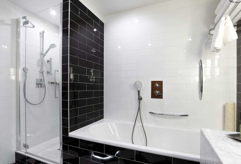 Отель Hilton London Wembley