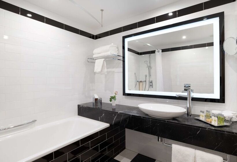 هتل Hilton London Wembley