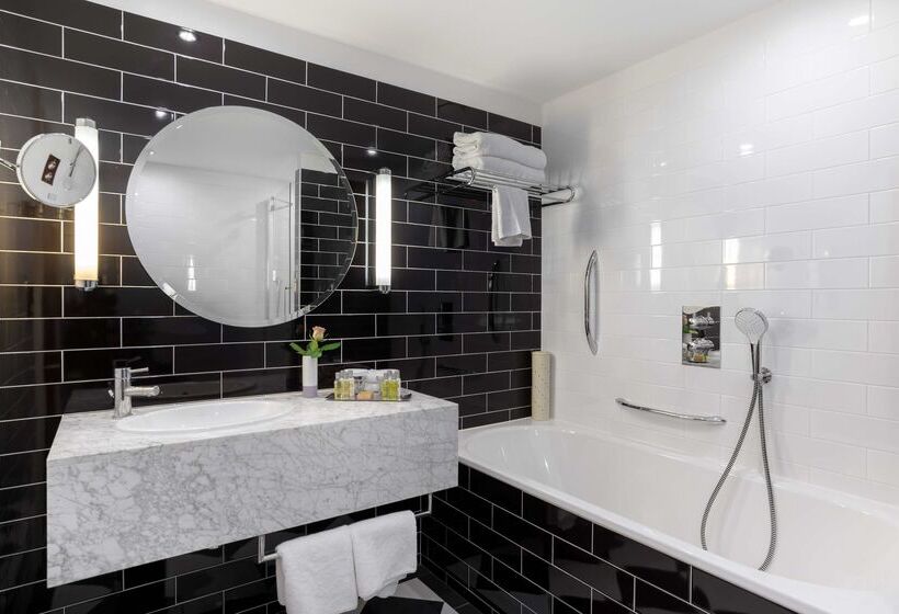 Отель Hilton London Wembley