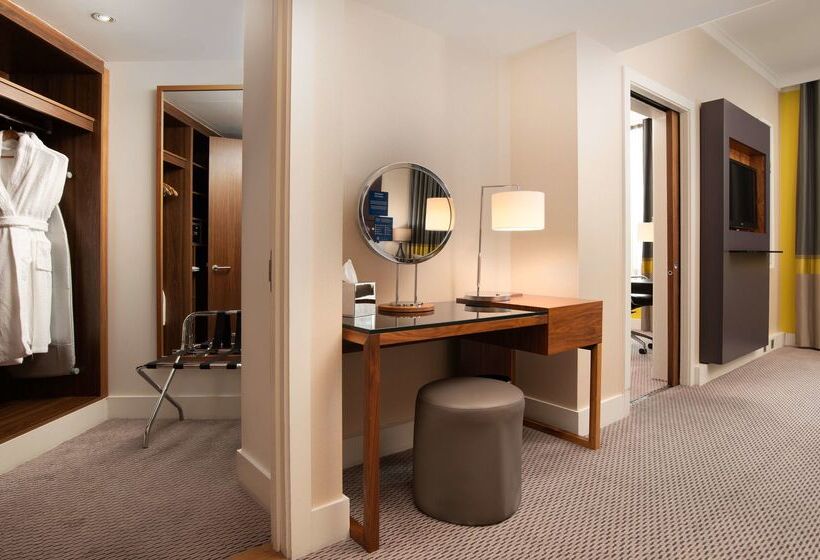 Отель Hilton London Wembley