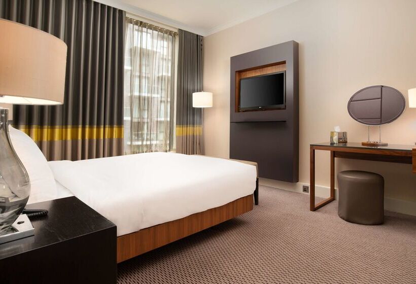 Отель Hilton London Wembley