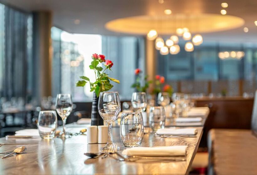 Отель Hilton London Wembley