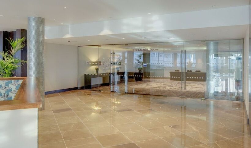 Отель Hilton London Wembley