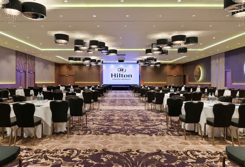 Отель Hilton London Wembley