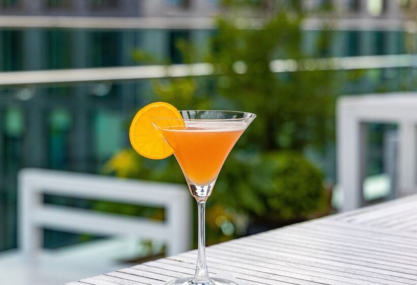 Отель Hilton London Wembley