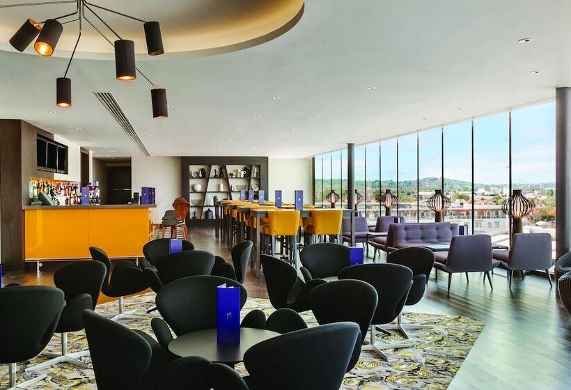 Отель Hilton London Wembley