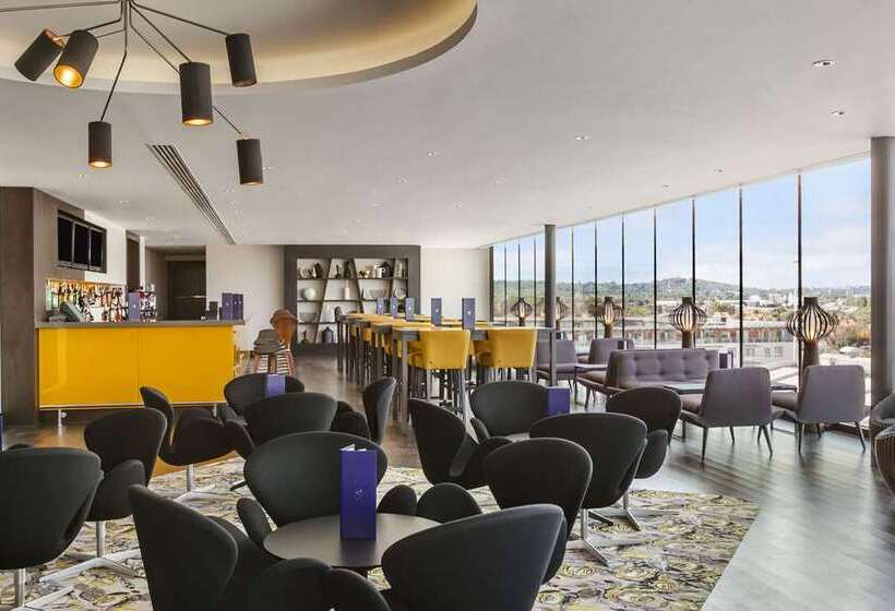 Отель Hilton London Wembley