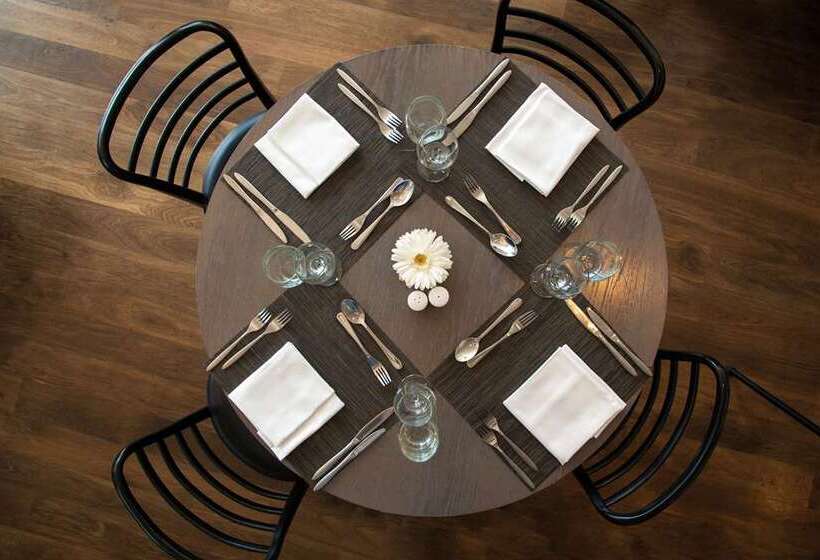 Отель Hilton London Wembley