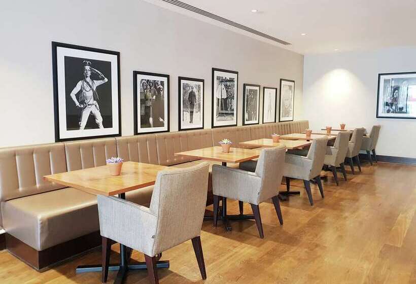 Отель Hilton London Wembley