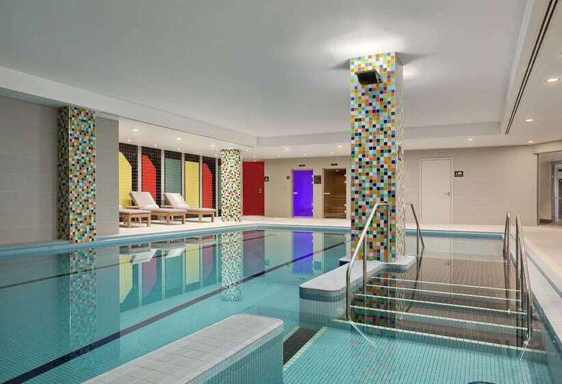 Отель Hilton London Wembley