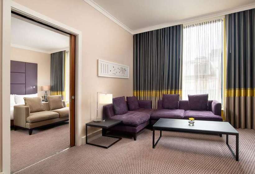 Отель Hilton London Wembley