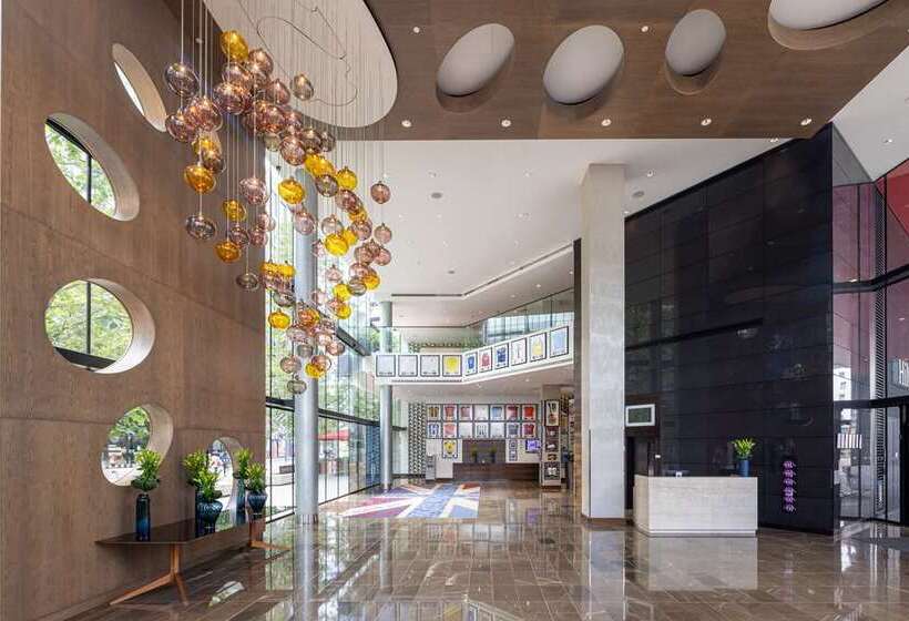 Отель Hilton London Wembley