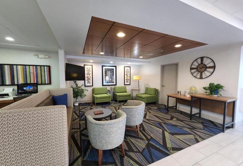 Holiday Inn Express Hotel & Suites Rochester, An Ihg