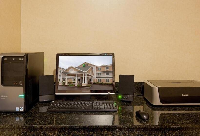 Holiday Inn Express Hotel & Suites Rochester, An Ihg