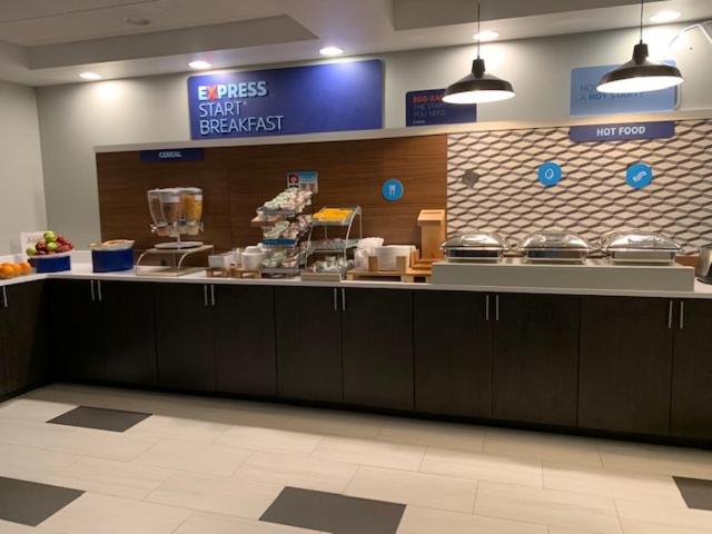 Holiday Inn Express Hotel & Suites Rochester, An Ihg