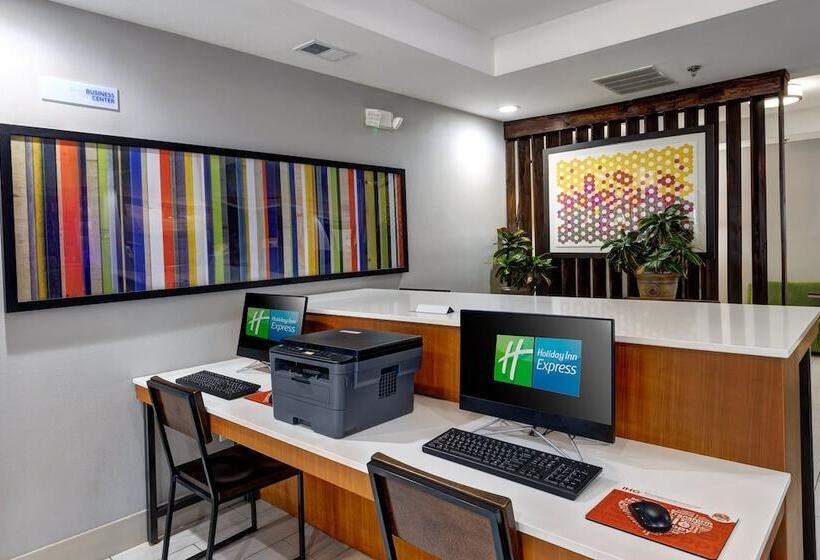 Holiday Inn Express Hotel & Suites Shelbyville, An Ihg