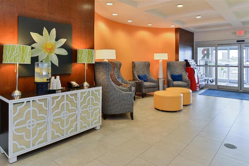 Holiday Inn Express Hotel & Suites Terre Haute, An Ihg