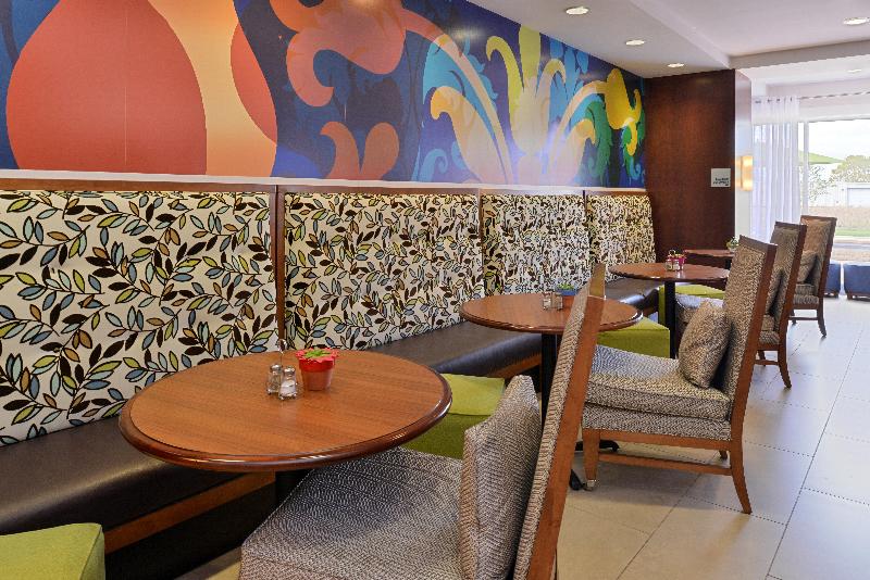 Holiday Inn Express Hotel & Suites Terre Haute, An Ihg