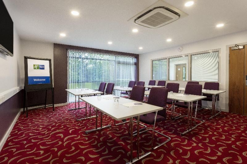 Отель Holiday Inn Express Dunstable By Ihg