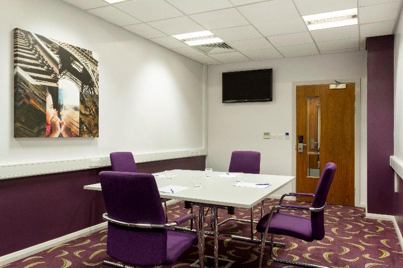 Отель Holiday Inn Express Dunstable By Ihg