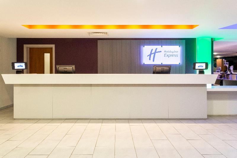 Отель Holiday Inn Express Dunstable By Ihg