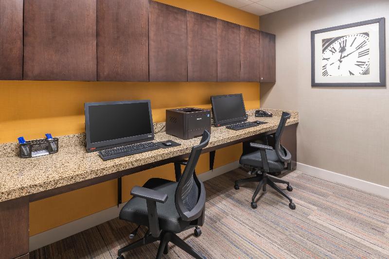 فندق Holiday Inn Express Hays, An Ihg