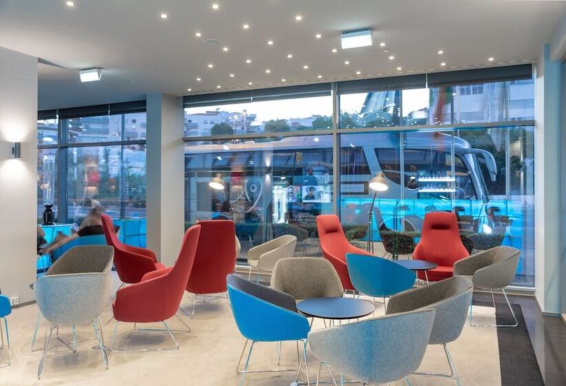 هتل Holiday Inn Express Lisbon Alfragide, An Ihg