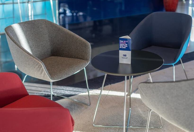 هتل Holiday Inn Express Lisbon Alfragide, An Ihg