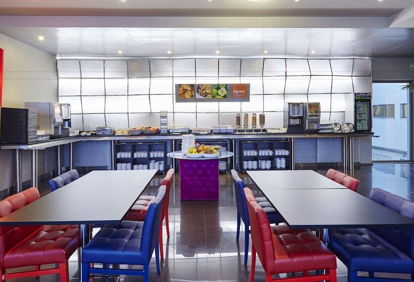 هتل Holiday Inn Express Lisbon Alfragide, An Ihg