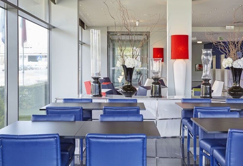 هتل Holiday Inn Express Lisbon Alfragide, An Ihg