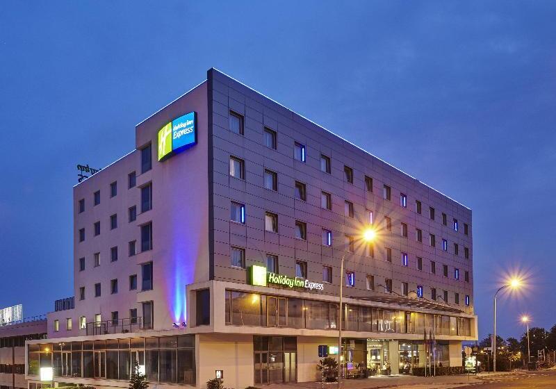 هتل Holiday Inn Express Lisbon Alfragide, An Ihg