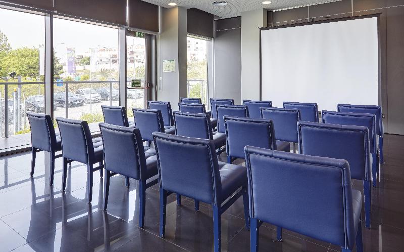 هتل Holiday Inn Express Lisbon Alfragide, An Ihg